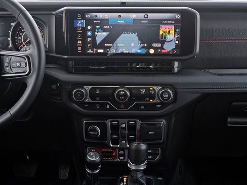 Used 2025 Jeep Wrangler Unlimited Rubicon image 17