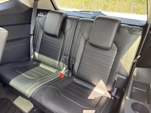 Used 2024 Volkswagen Atlas SEL AWD/4WD image 17