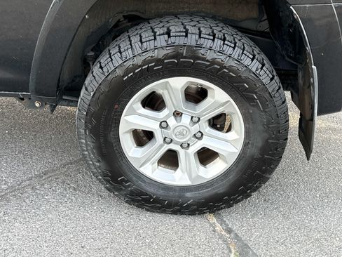 Used 2018 Toyota 4Runner SR5 AWD/4WD image 7