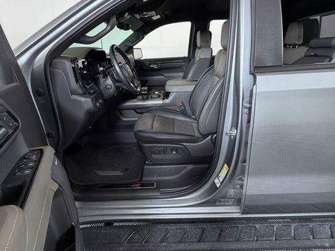 Used 2023 Chevrolet Silverado 1500 ZR2 w/ Technology Package AWD/4WD image 8