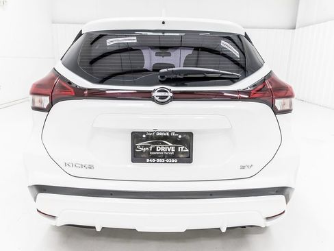 Used 2023 Nissan Kicks SV FWD image 5