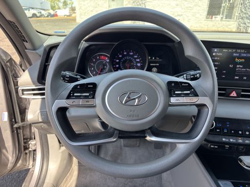 Used 2023 Hyundai Elantra SEL FWD image 25