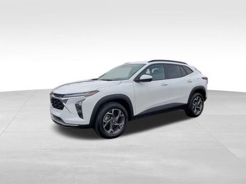 Used 2024 Chevrolet Trax LT w/ Driver Confidence Package image 4