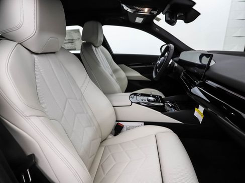 New 2026 BMW 530i xDrive w/ Premium Package image 32