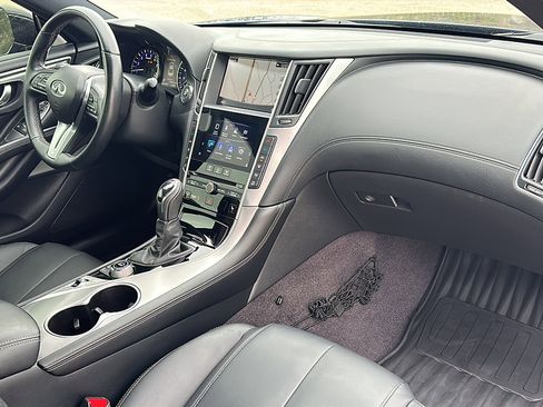 Used 2019 INFINITI Q60 3.0t Luxe w/ Essential Package image 18