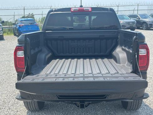 Used 2025 GMC Canyon AT4 w/ Technology Plus Package AWD/4WD image 11