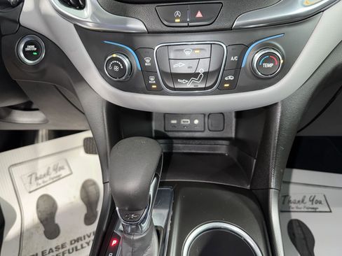 Used 2022 Chevrolet Equinox LT FWD image 22