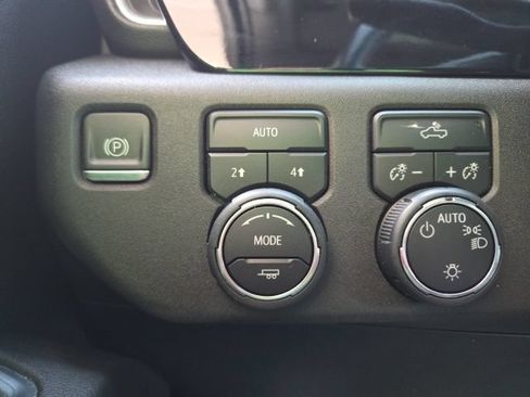 Used 2023 Chevrolet Silverado 1500 LT AWD/4WD image 51