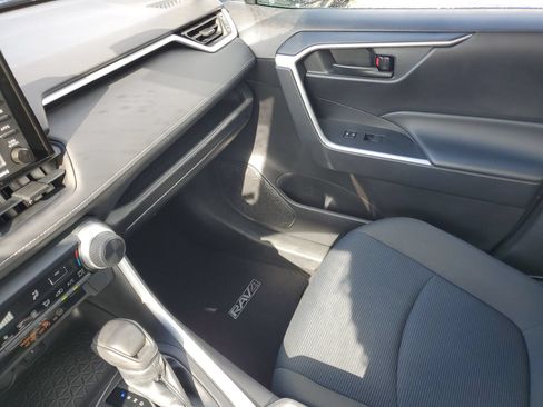 Used 2022 Toyota RAV4 LE FWD image 24