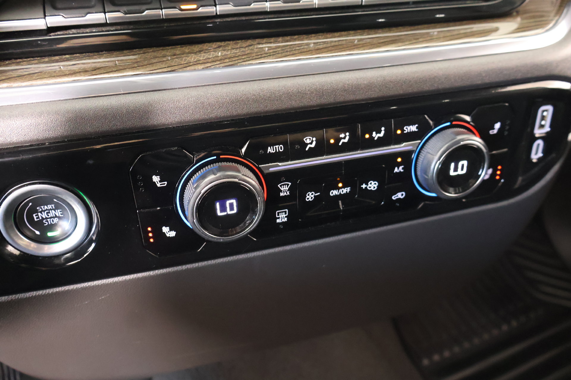 Used 2024 Chevrolet Silverado 1500 LT AWD/4WD image 7