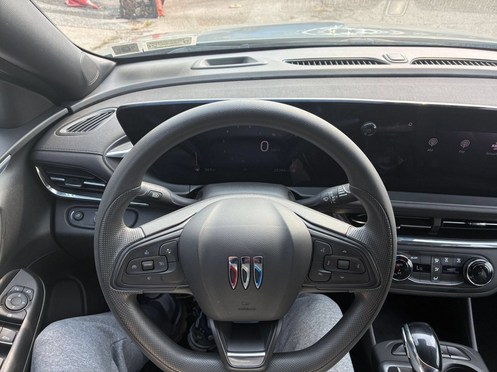 Used 2025 Buick Envista Preferred FWD image 28