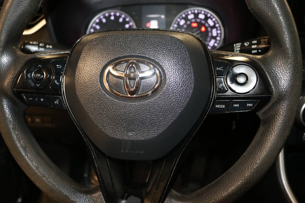 Used 2020 Toyota RAV4 LE w/ Carpet Mat Package AWD/4WD image 38