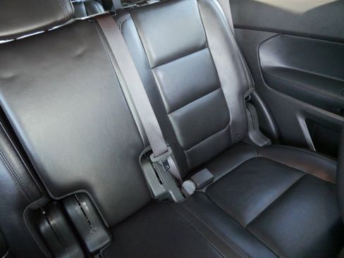 Used 2013 Ford Explorer XLT FWD image 14