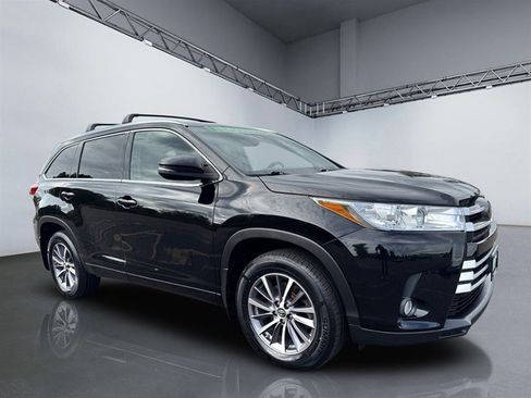 Used 2018 Toyota Highlander XLE image 8