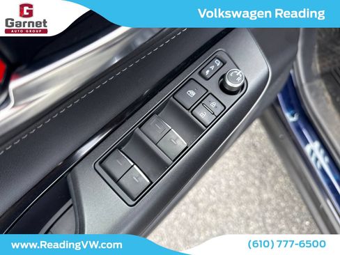 Used 2023 Toyota Venza LE AWD/4WD image 11