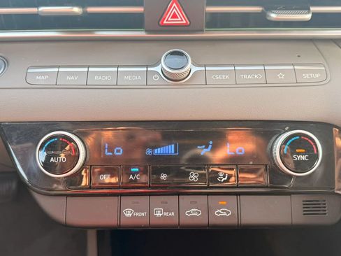 Used 2024 Hyundai Elantra SEL FWD image 25