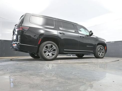 Used 2024 Jeep Wagoneer Series II AWD/4WD image 44