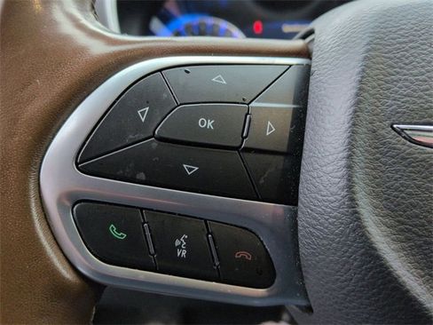 Used 2019 Chrysler Pacifica Limited w/ Tire & Wheel Group image 15