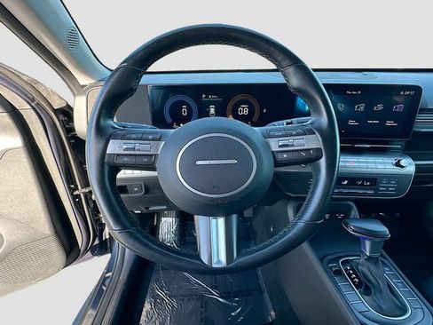 Used 2025 Hyundai Kona SEL FWD image 11