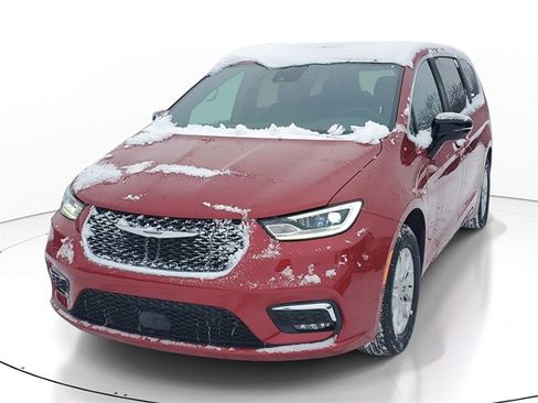 New 2026 Chrysler Pacifica Select image 2