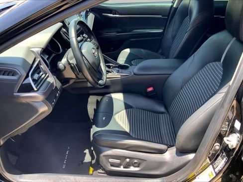 Used 2023 Toyota Camry SE FWD image 8