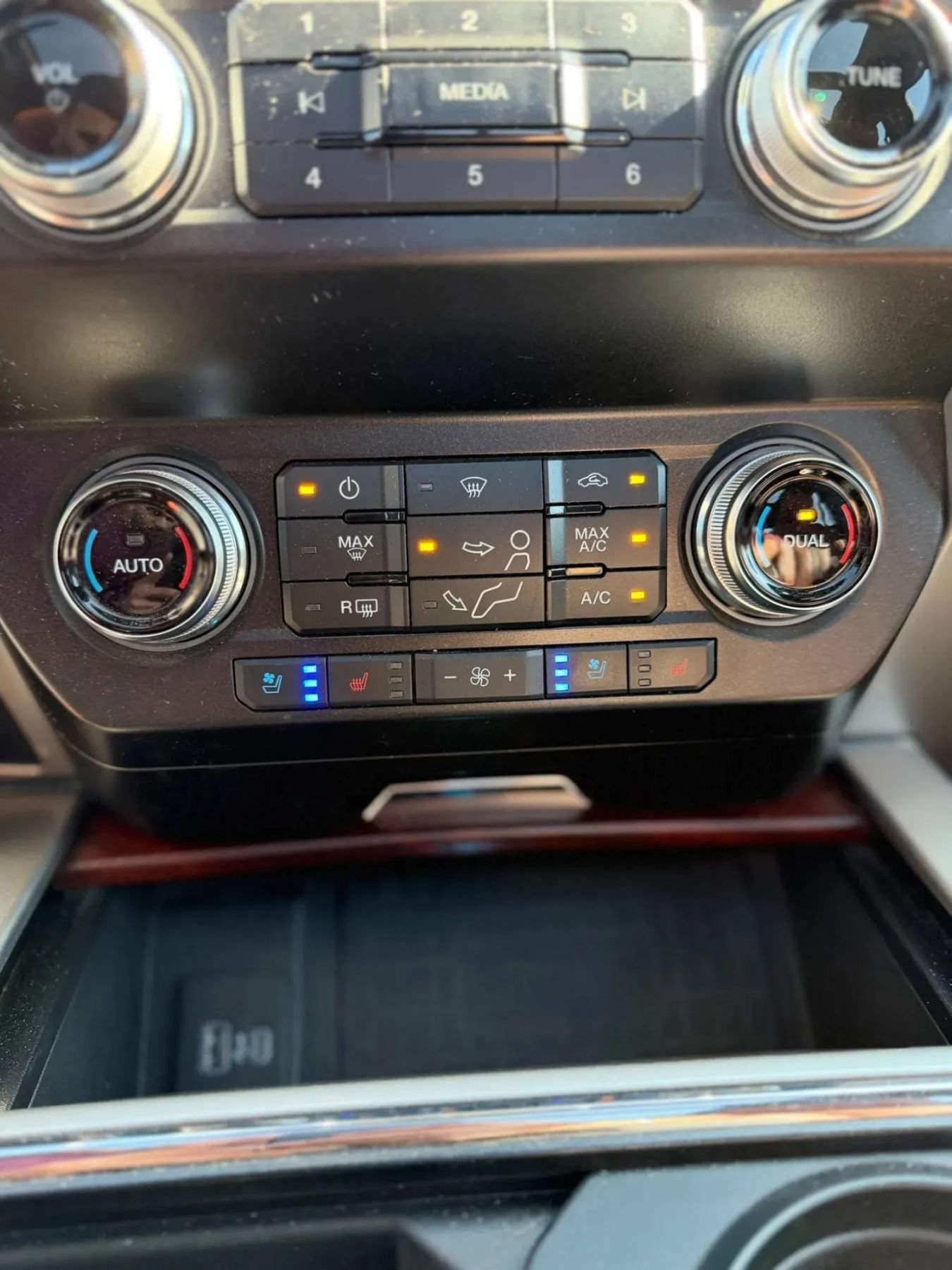 Used 2020 Ford F350 King Ranch w/ King Ranch Ultimate Package AWD/4WD image 19