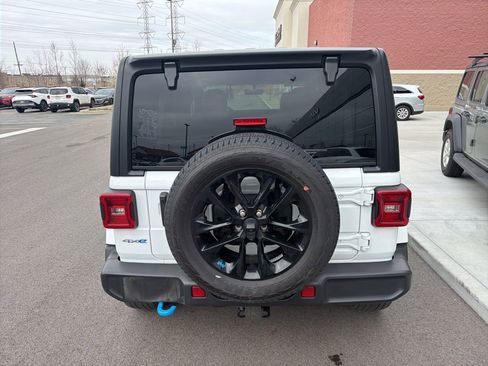 Used 2023 Jeep Wrangler Unlimited Sahara w/ Cold Weather Group image 6