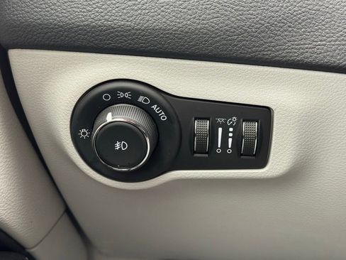 Used 2019 Jeep Compass Latitude w/ Cold Weather Group AWD/4WD image 30