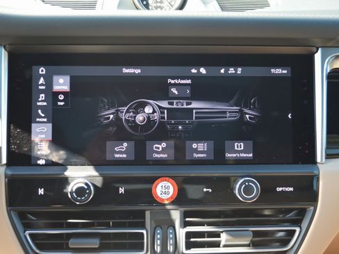 Used 2025 Porsche Macan image 29