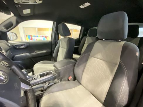 Used 2020 Toyota Tacoma TRD Off-Road image 13