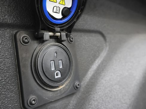 Used 2021 RAM 2500 Big Horn w/ Night Edition AWD/4WD image 29