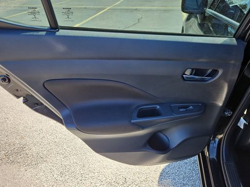 Used 2022 Nissan Versa SV image 11