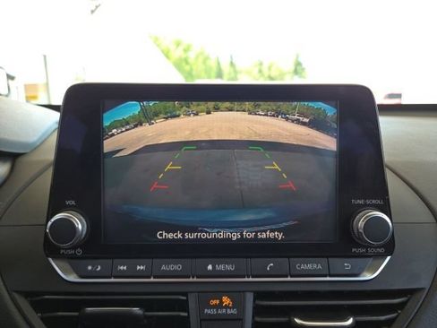 Used 2022 Nissan Altima 2.5 SV FWD image 9