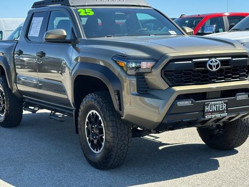 Used 2025 Toyota Tacoma TRD Off-Road AWD/4WD image 11