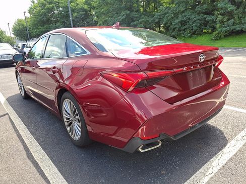 Used 2019 Toyota Avalon Limited w/ Advanced Safety Package FWD image 3