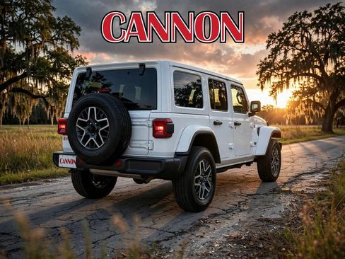 Used 2025 Jeep Wrangler Unlimited Sahara AWD/4WD image 6