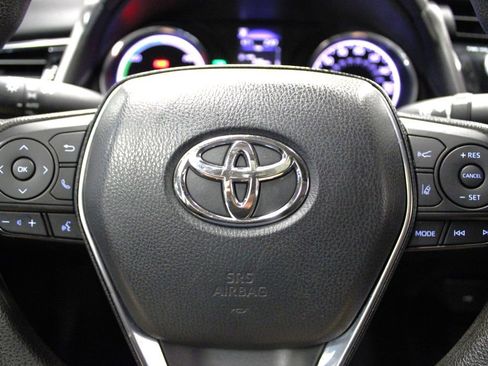 Used 2020 Toyota Camry LE image 12