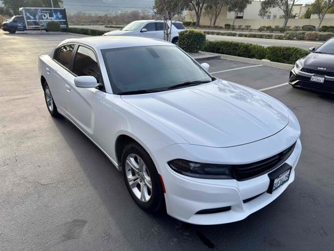 Used 2019 Dodge Charger SXT image 9