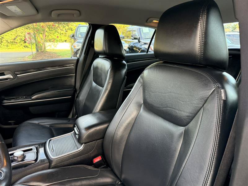 Used 2016 Chrysler 300 Limited RWD image 29