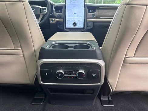 Used 2024 Ford Expedition Limited RWD image 29