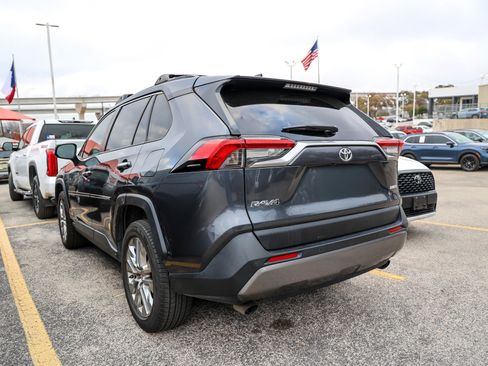 Used 2019 Toyota RAV4 Limited image 9