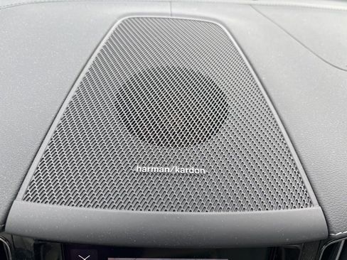 Certified 2024 Volvo XC60 T8 Ultimate w/ Protection Package Premier image 24