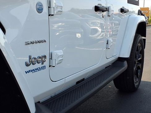 Used 2022 Jeep Wrangler Unlimited Sahara w/ Cold Weather Group image 34