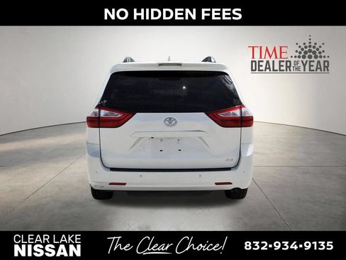 Used 2019 Toyota Sienna XLE w/ XLE Navigation Package FWD image 6