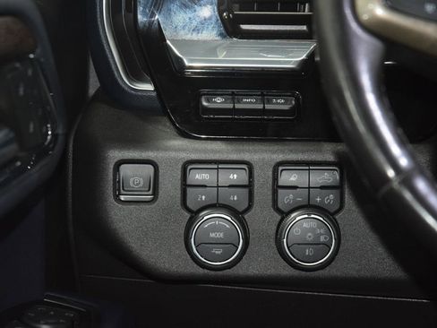 Used 2023 Chevrolet Silverado 1500 High Country w/ High Country Premium Package AWD/4WD image 38