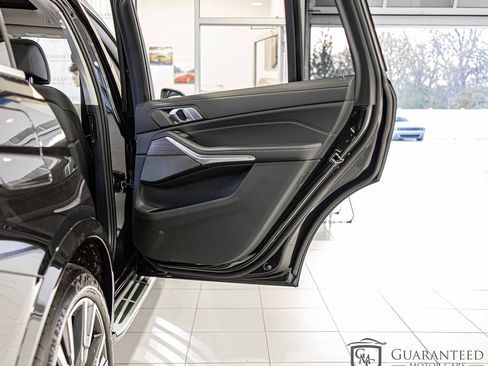Used 2025 BMW X7 xDrive40i w/ Premium Package image 49
