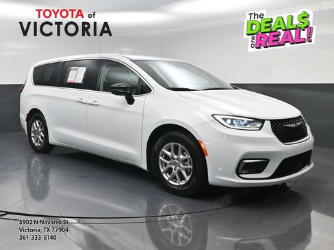 Used 2024 Chrysler Pacifica Touring-L FWD image 1