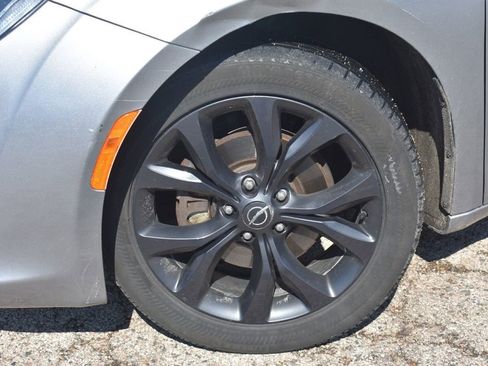 Used 2019 Chrysler Pacifica Touring Plus w/ S Appearance Package image 13