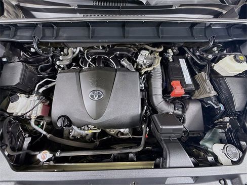 Used 2021 Toyota Highlander Platinum image 32
