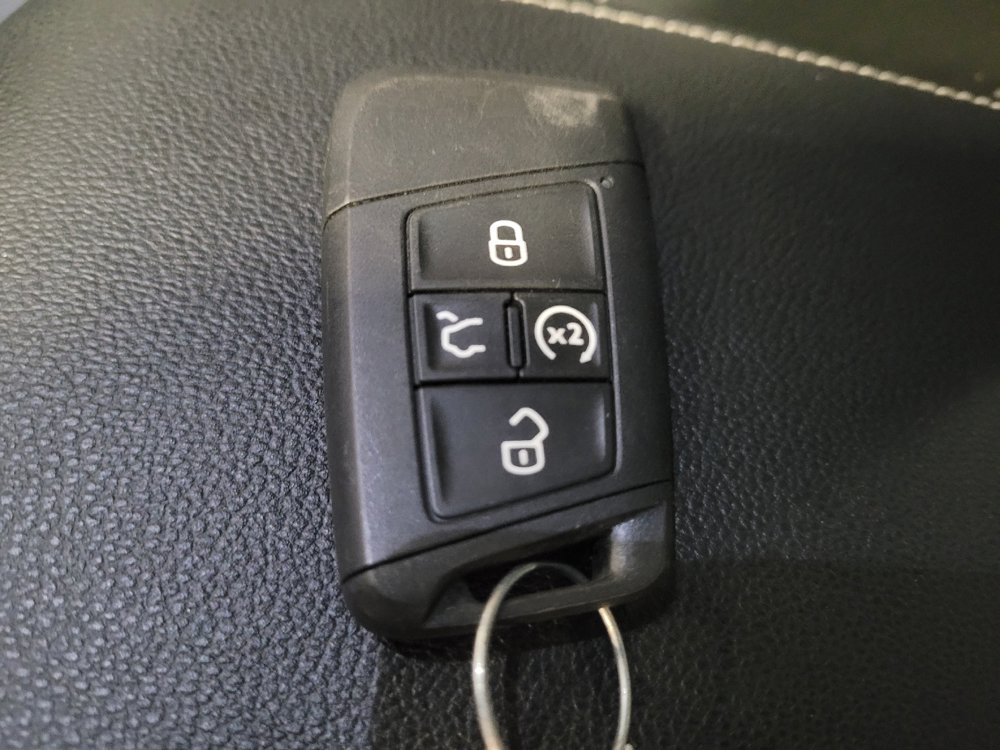 Used 2022 Volkswagen Taos SE w/ Panoramic Sunroof Package AWD/4WD image 32
